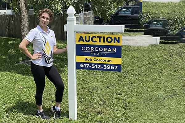 Yard arm post for hanging residential real estate signs