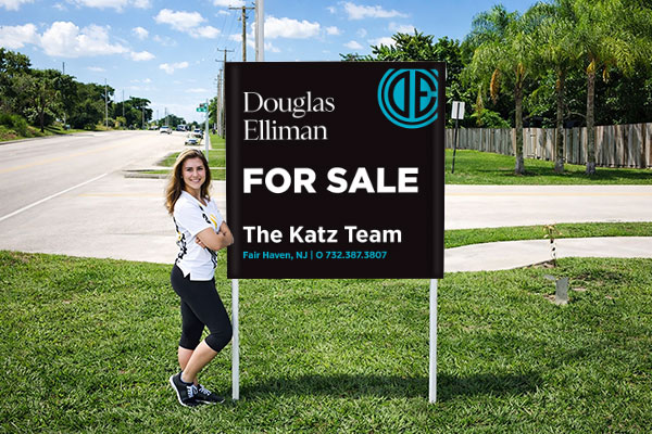 4x4 Douglas Elliman sign with metal post kit installed