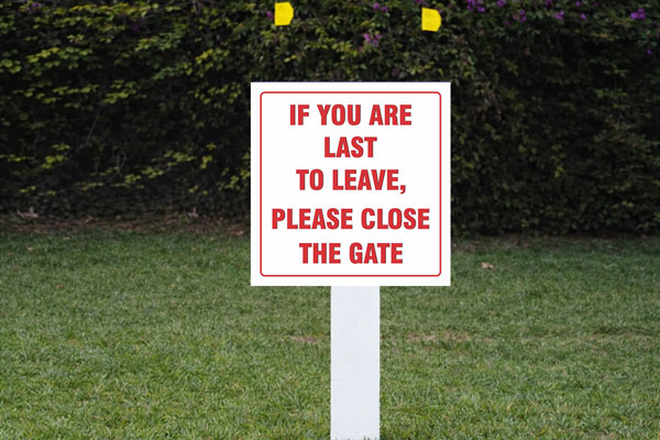 2x2 safety signs for parcel marking and hazard zones